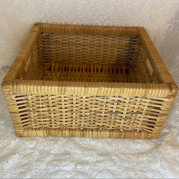Vintage wicker basket - Picture 4 of 6